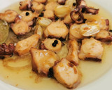 Foto del paso 4 de la receta: Tapa de Pulpo confitado en aceite de oliva y vino blanco