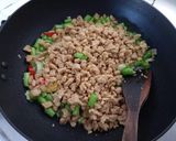 Foto langkah ke 3 dari resep Tumis Buncis Daging Nabati (Vegan).