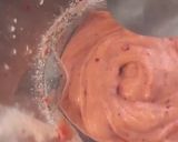 Foto del paso 2 de la receta: Helado vegano de frutilla y banana ✨🥰