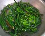 Foto langkah ke 1 dari resep Sambal Cumi Pete Cabe Ijo.