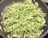 Foto del paso 3 de la receta: Tortilla de calabacín 🥚🥒
