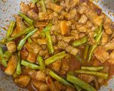 รูปขั้นตอนการทำที่ 3 ของ หมูผัดพริกแกง