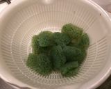 Hình bước làm 2 của món Sashimi konnyaku ăn kiêng ăn sạch
