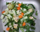 Foto langkah ke 1 dari resep Sayur Asem dengan Tomat Hijau.