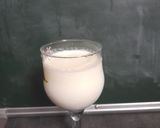 A picture of step 3 of Papaya Shake.