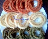 A picture of step 4 of Spicy Chakkuli.