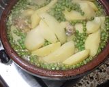صورة لخطوة 2 من وصفة طاجين بالبطاطاس والجلبانة بنين 👍