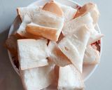 Hình bước làm 1 của món Bánh mì hấp