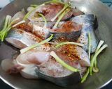 Hình bước làm 1 của món Cá hú kho