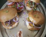 टिक्की बर्गर(tikki burger recipe in hindi) रेसिपी चरण 7 फोटो
