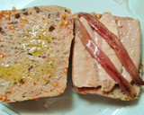 Foto del paso 4 de la receta: Pan de olivas con ventresca de atún y anchoas