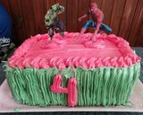 Foto del paso 5 de la receta: Torta de cumpleaños Hulk vs Hombre Araña