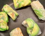 Foto del paso 7 de la receta: 🫔 Rollitos vietnamitas de tofu y aguacate 🥑