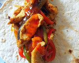 Foto del paso 9 de la receta: Fajitas de pechuga de pollo con vegetales y especias varias