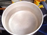 Masak nasi porsi besar pakai dandang untuk hajatan/pesanan