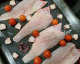 Foto del paso 2 de la receta: Lubina con cherries y pulpo