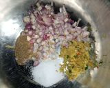 पालक और प्याज़ के पराठे (palak aur pyaz ke parathe recipe in Hindi) रेसिपी चरण 2 फोटो