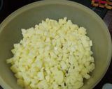 Foto del paso 1 de la receta: Tortilla de papas con cebolla sofrita y perejil picado y ensalada