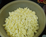 Foto del paso 1 de la receta: Tortilla de papas con cebolla sofrita y perejil picado y ensalada