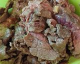 Hình bước làm 2 của món Măng sặt xào thịt bò