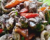 Foto langkah ke 4 dari resep Tumis Cumi Hitam.