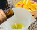 Foto del paso 2 de la receta: Sangría de Cava 🍾 🍑 🍋 🍊 🍓