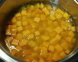 Foto del paso 3 de la receta: Crema de calabaza al curry con piñones y tomate seco