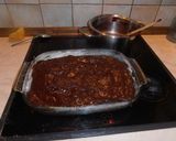 Φωτογραφία βήματος 20 της συνταγής Ύμνος στην ανυπέρβλητη γοητεία μιας Μαύρης Θεάς. Τρυπητό σοκολατένιο κέικ!