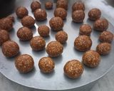 A picture of step 4 of Sesame Laddoos.