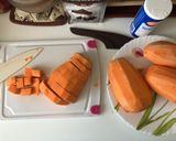 Édesburgonya sült lila hagymával recept fázis 1 fotója
