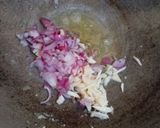 Foto langkah ke 2 dari resep Tumis sosis telur.
