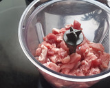 Foto del paso 2 de la receta: Albondigón de aguja de cerdo con tomate