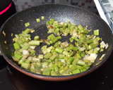 Foto del paso 3 de la receta: Lacitos con trigueros y bacon en salsa de yogur