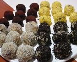 Kókuszos-mazsolás golyó, a kókusztej készítése során megmaradt masszából recept fázis 3 fotója
