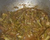 गवारीच्या शेंगांची मसाला भाजी (Gavarichya Shengachi Bhaji Recipe In Marathi) रेसिपी स्टेप 5 फोटो 