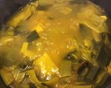 Une image de l'étape 8 de Soupe de pommes de terre et poireaux au curcuma et à la crème.