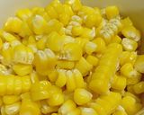 Hình bước làm 1 của món Bắp chiên bơ và bột ớt