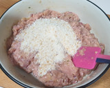 Foto del paso 5 de la receta: Albóndigas de pollo, pavo y jamón a la jardinera
