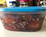 Paradicsom saláta lilahagymával recept fázis 7 fotója