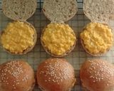 Foto langkah ke 3 dari resep Egg Mayo Burger.