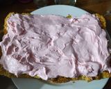 Foto del paso 3 de la receta: Torta helada de frutillas y ananá