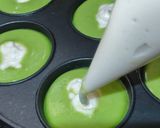 Foto langkah ke 5 dari resep Kue Lumpur Pandan Vla Santan.