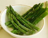A picture of step 1 of Cream of mushrooms with asparagus.