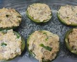 Foto del paso 7 de la receta: Zapallitos rellenos de carne con salsa blanca y roja gratinados