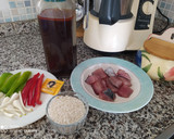 Foto del paso 1 de la receta: Paella con bonito, pimientos y ajos tiernos