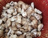 Foto langkah ke 1 dari resep Tumis jamur sawit pedas.