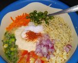 Foto langkah ke 2 dari resep Bakwan mie telur sayur #CABEKU #Telur3in1.