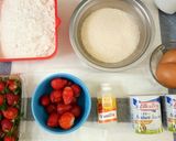 Foto langkah ke 1 dari resep Strawberry Cake with Strawberry Sauce.