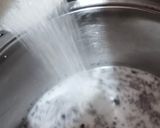 A picture of step 3 of Oreo milkshake.