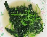 Foto langkah ke 4 dari resep Tumis bayam.